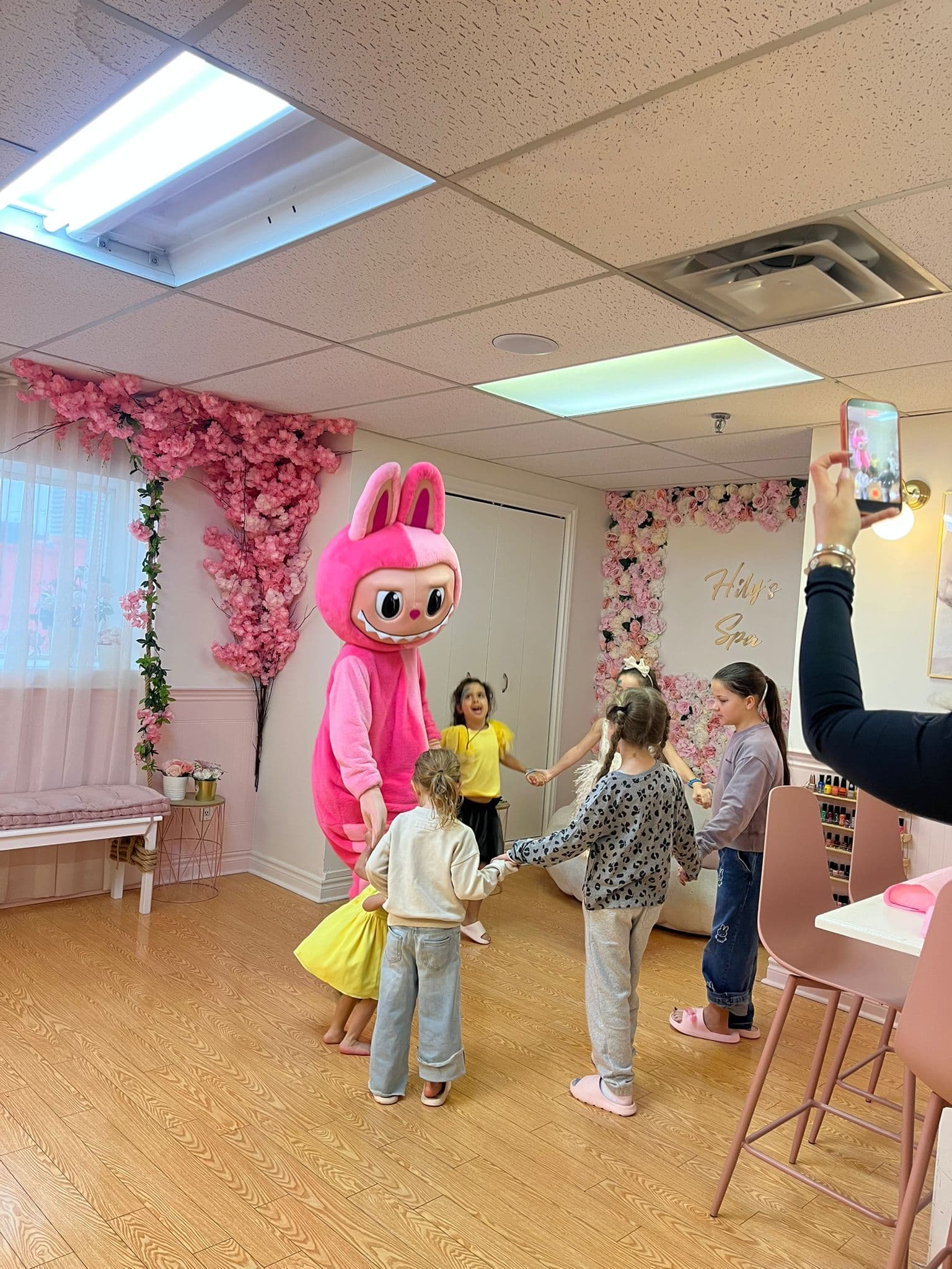 A cheerful birthday party at Hily's Sparkly Spa